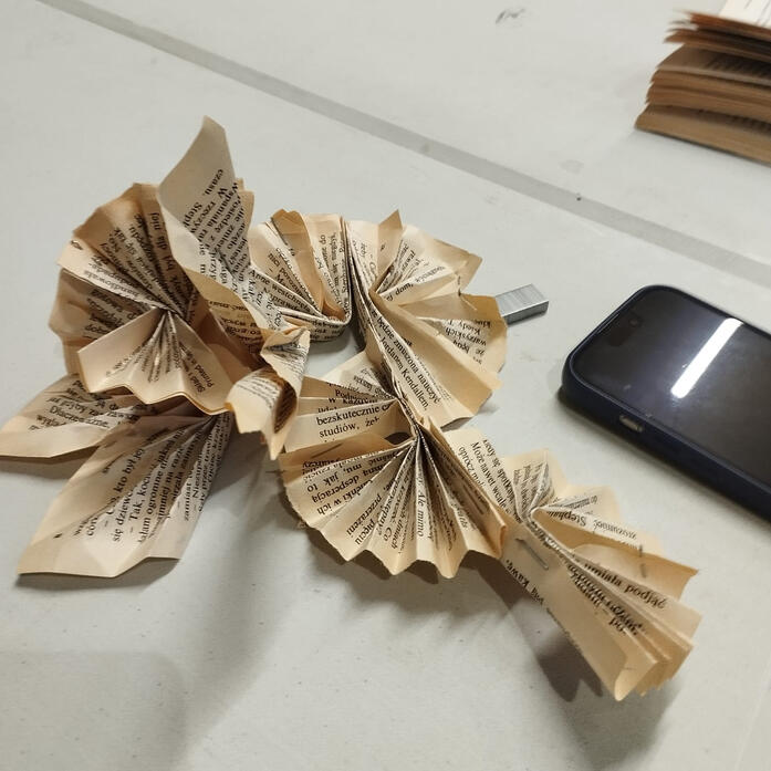 Warsztaty ze sztuki konceptualnej inspirowane wystawą Jagody Krajewskiej "Ruchome strony"