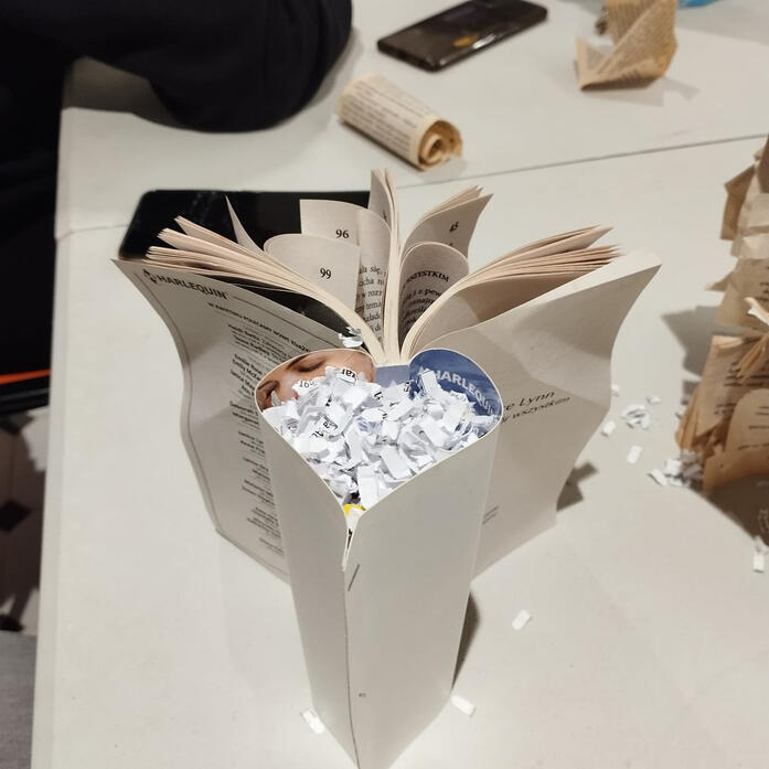 Warsztaty ze sztuki konceptualnej inspirowane wystawą Jagody Krajewskiej "Ruchome strony"