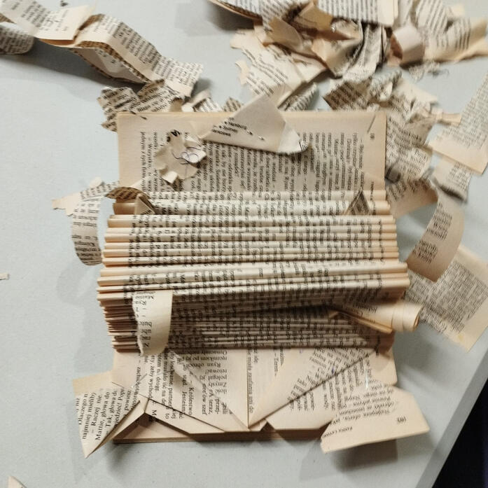 Warsztaty ze sztuki konceptualnej inspirowane wystawą Jagody Krajewskiej "Ruchome strony"